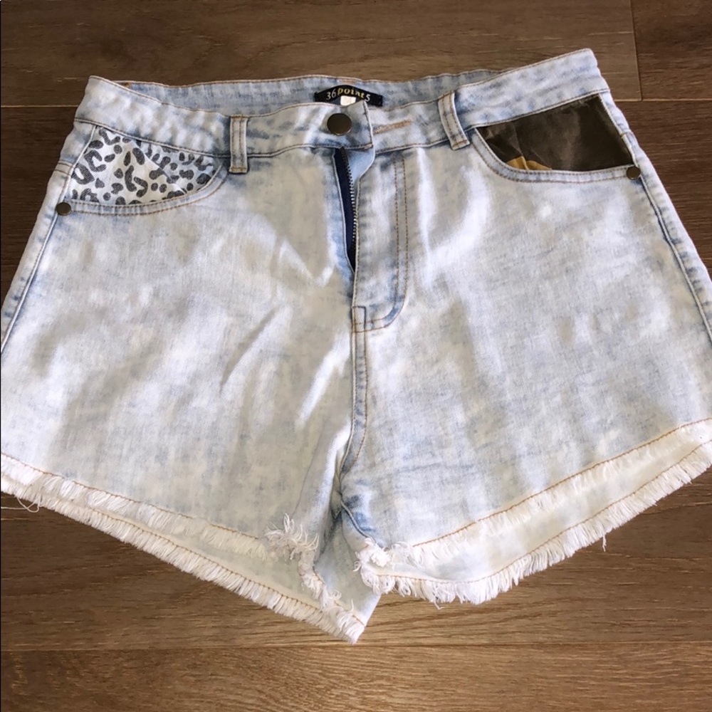 High-Waisted Jean shorts. size M
